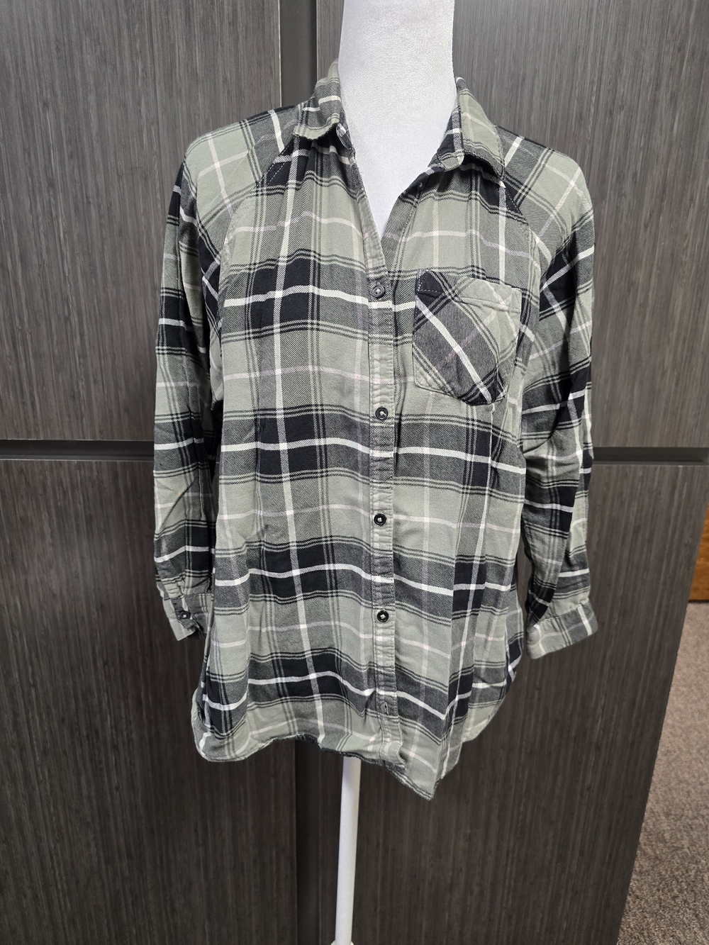 H&M Plaid Button Up Shirt Green Black Size 12 Long Sleeve Flannel